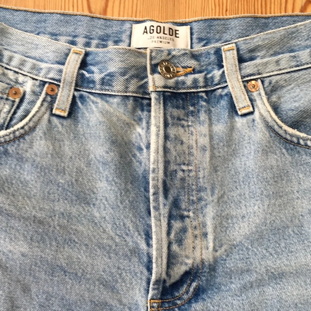AGOLDE Parker Cut-Off Shorts - Picture 5 of 10